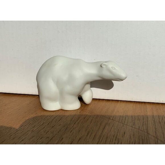 Vintage Hallmark Polar Bear Figurine 1979 3.5" x 1" x 2" Porcelain Bisque - Picture 7 of 8
